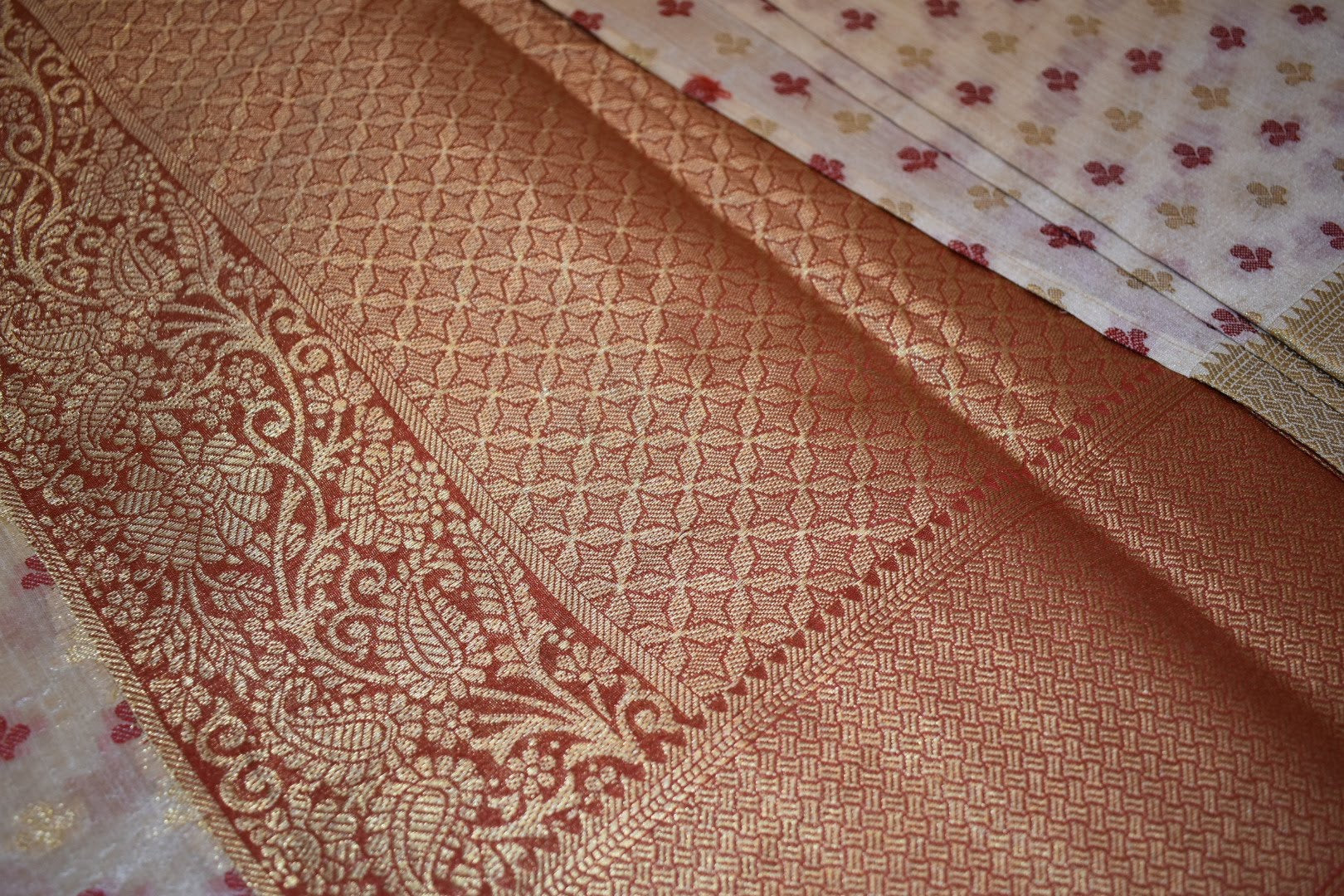 Cream Red Color - Chandheri Silk Saree - Silk Zari And Thread - Modern Small Motif pattern