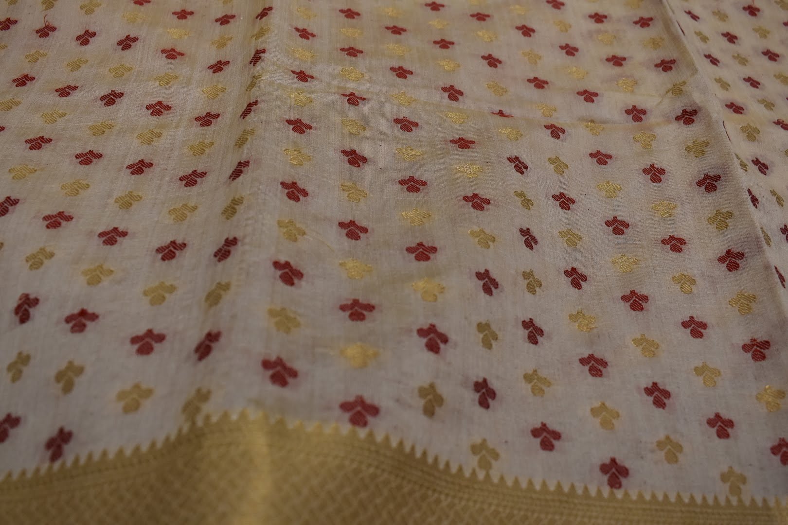 Cream Red Color - Chandheri Silk Saree - Silk Zari And Thread - Modern Small Motif pattern