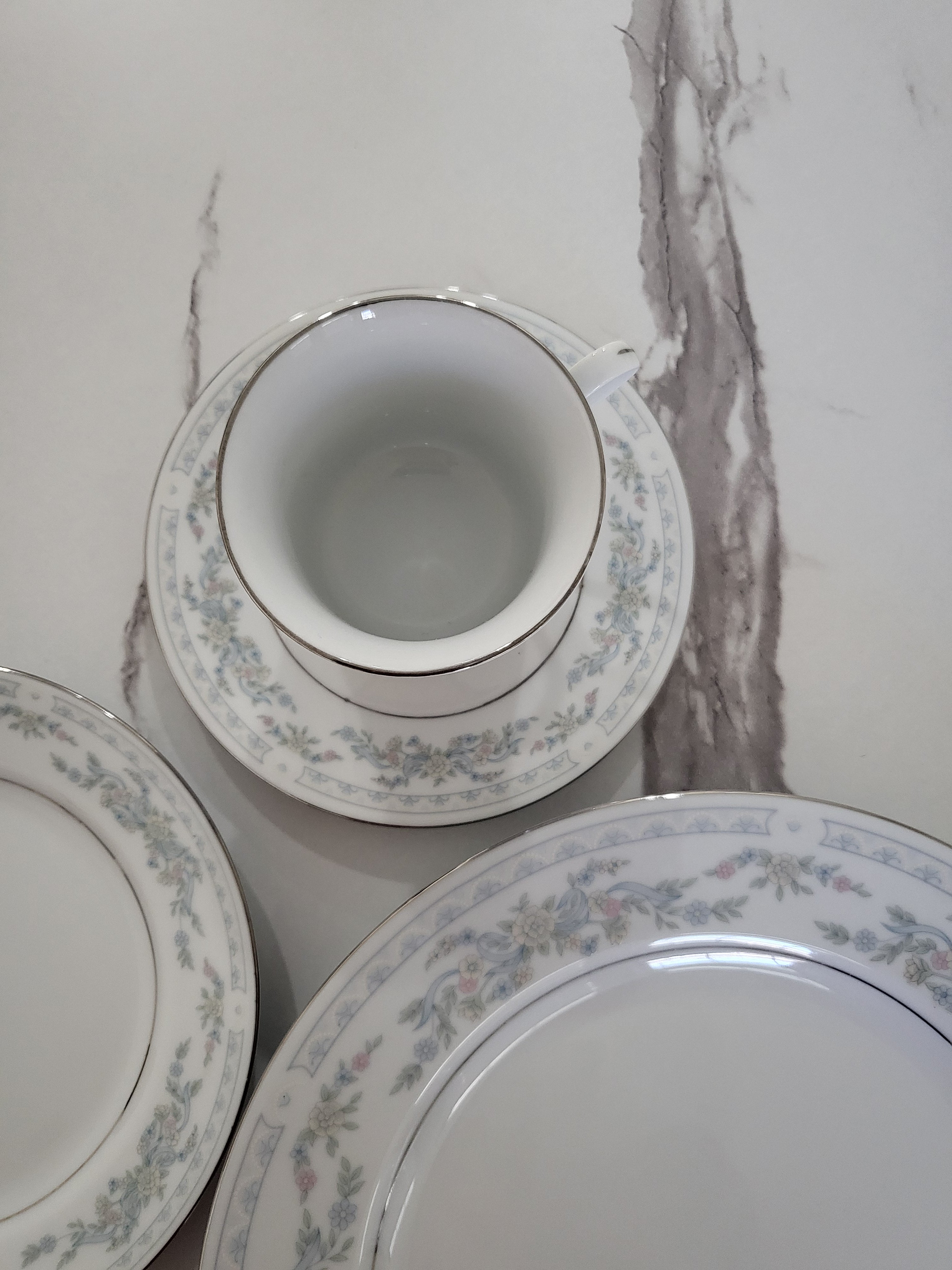 Somerset  Platinum Trim XL Pastel Shade Floral Pattern - Porcelain Fine China - 4 Piece Set Dinnerware