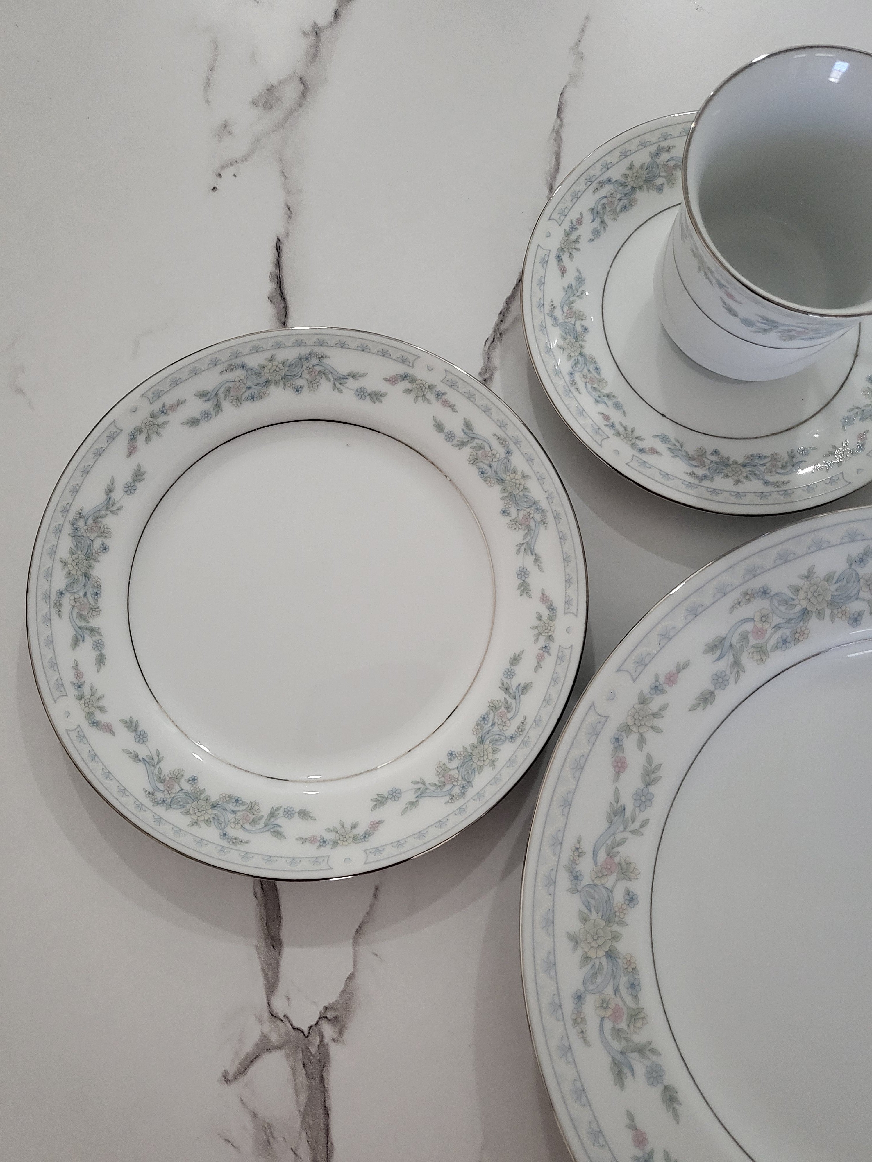 Somerset  Platinum Trim XL Pastel Shade Floral Pattern - Porcelain Fine China - 4 Piece Set Dinnerware
