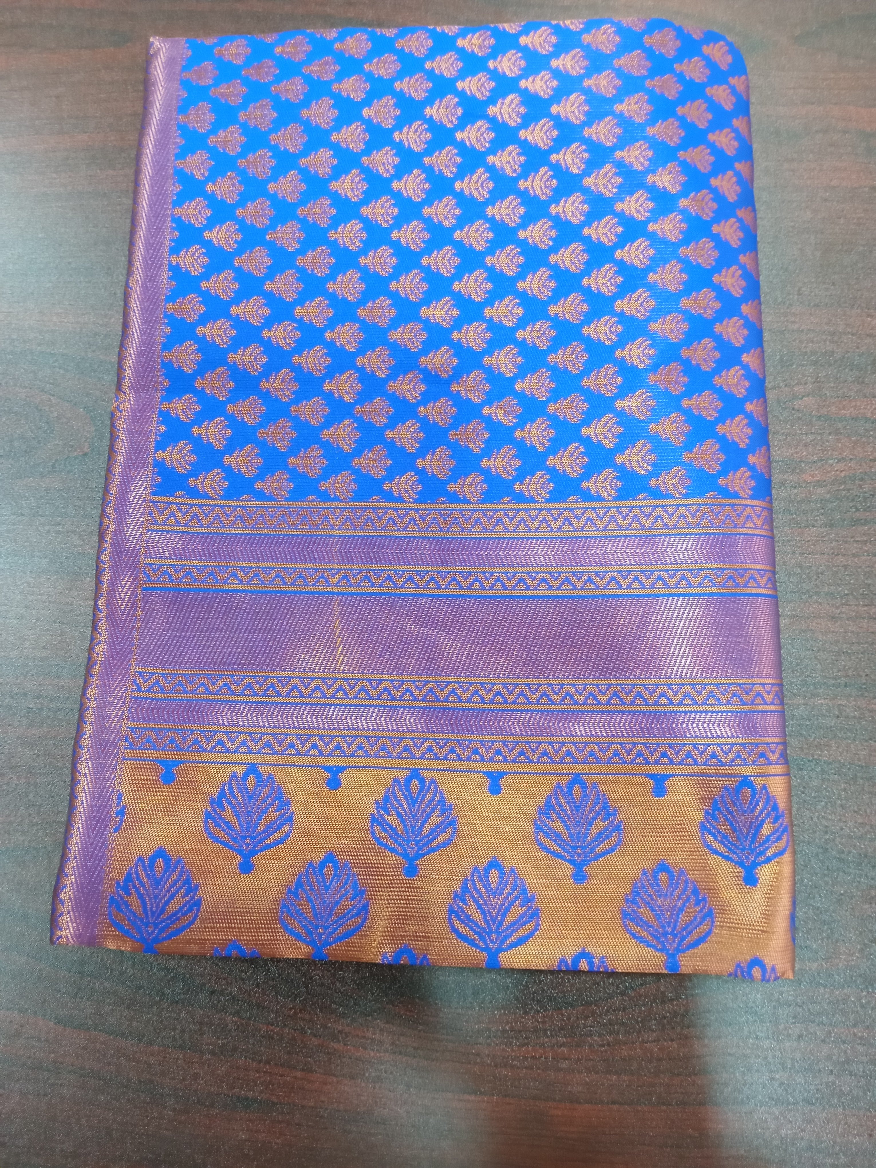 Silk Blend Butta Motif saree Light weight with golden silk threads with detailed Pallu