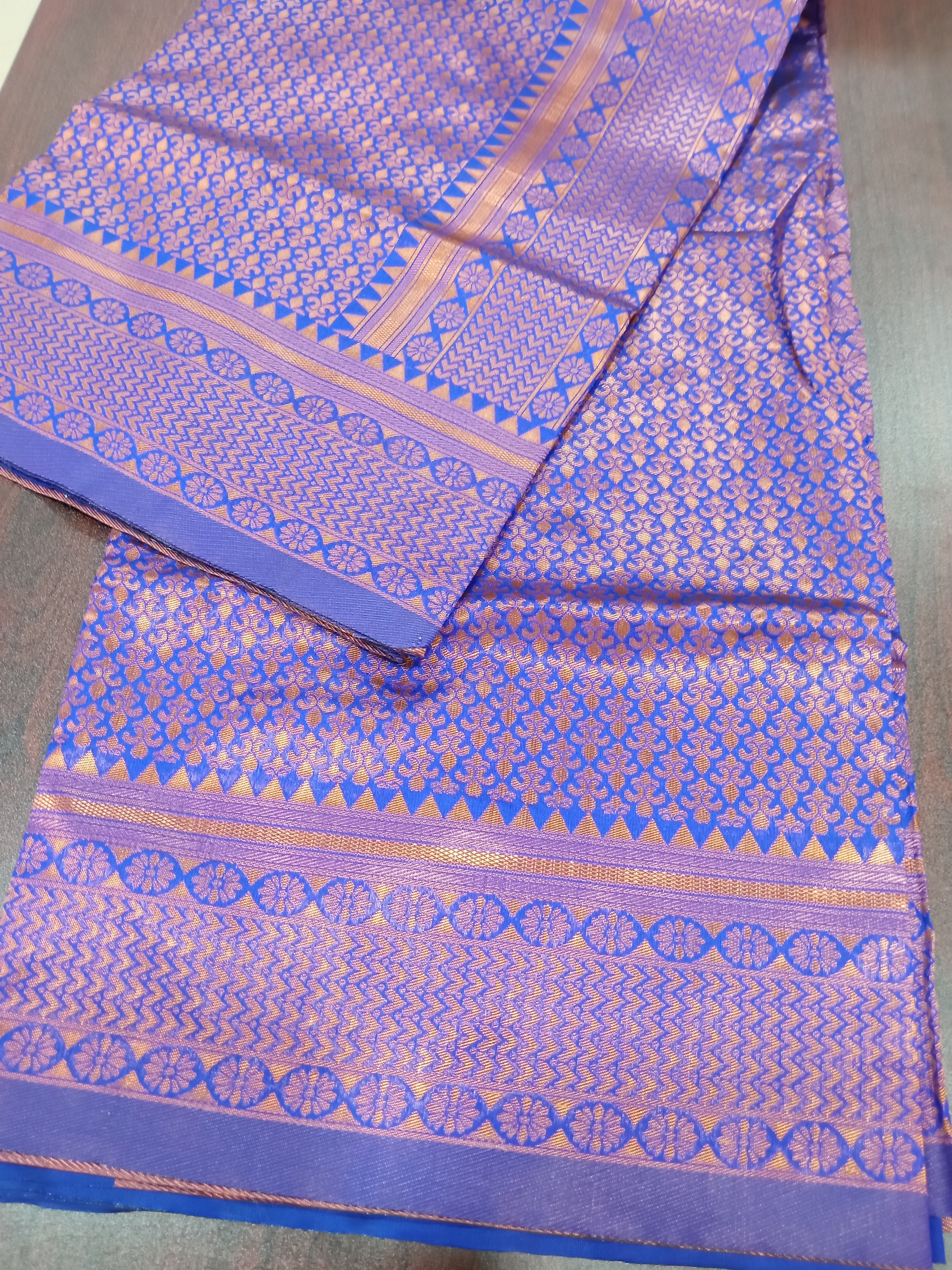 Silk Blend Butta Motif saree Light weight with golden silk threads with detailed Pallu