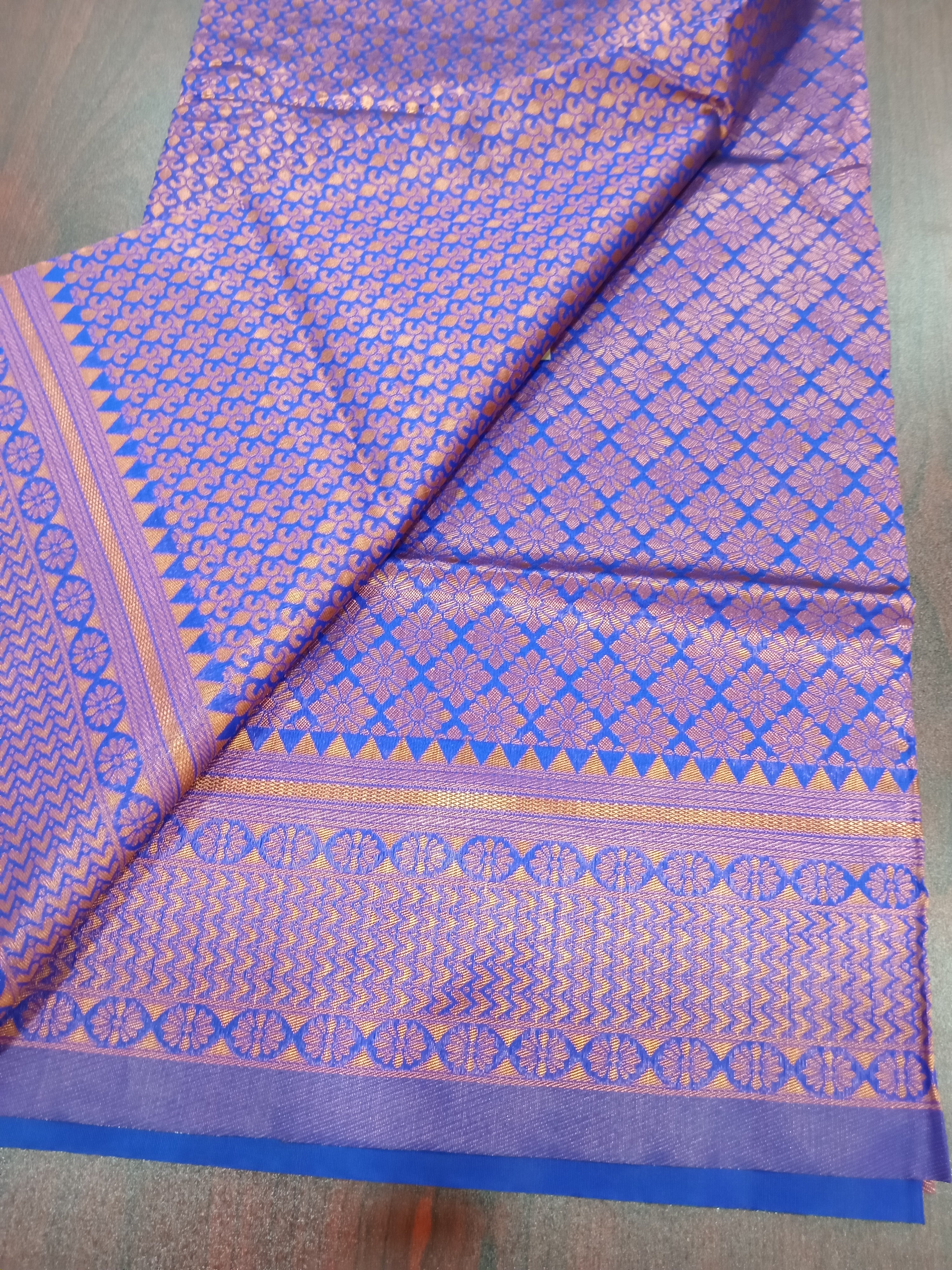 Silk Blend Butta Motif saree Light weight with golden silk threads with detailed Pallu