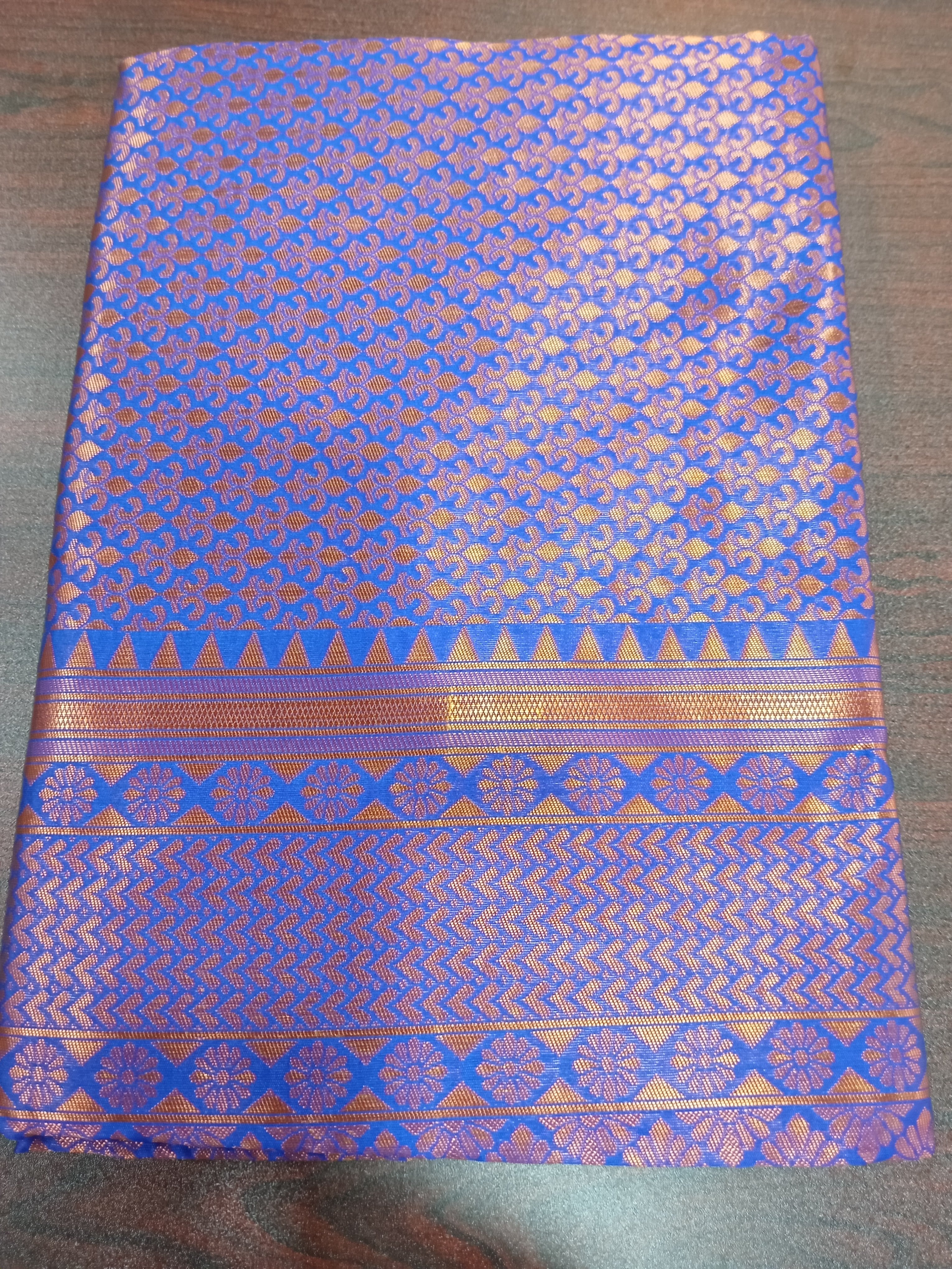 Silk Blend Butta Motif saree Light weight with golden silk threads with detailed Pallu