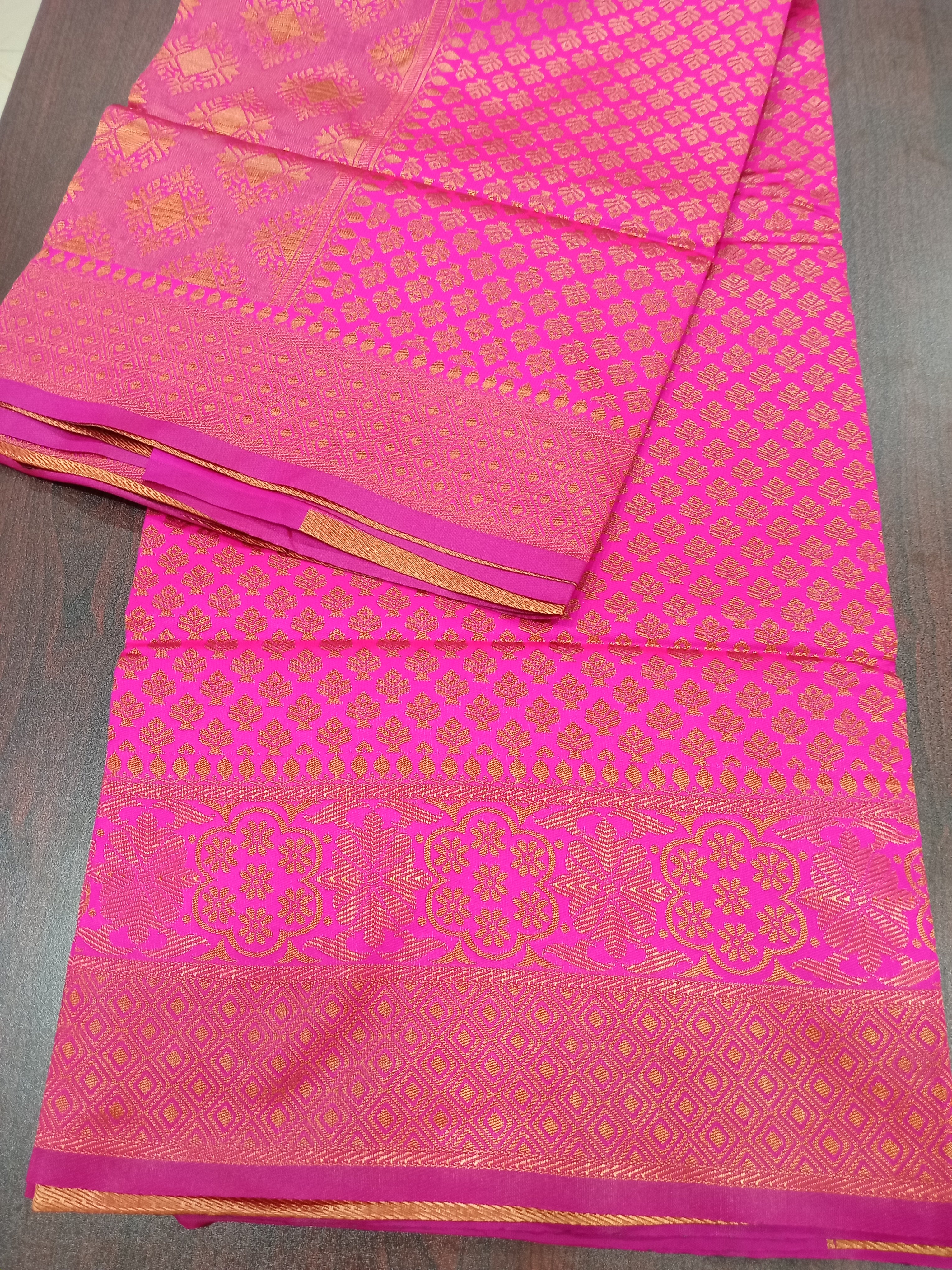 Silk Blend Butta Motif saree Light weight with golden silk threads with detailed Pallu