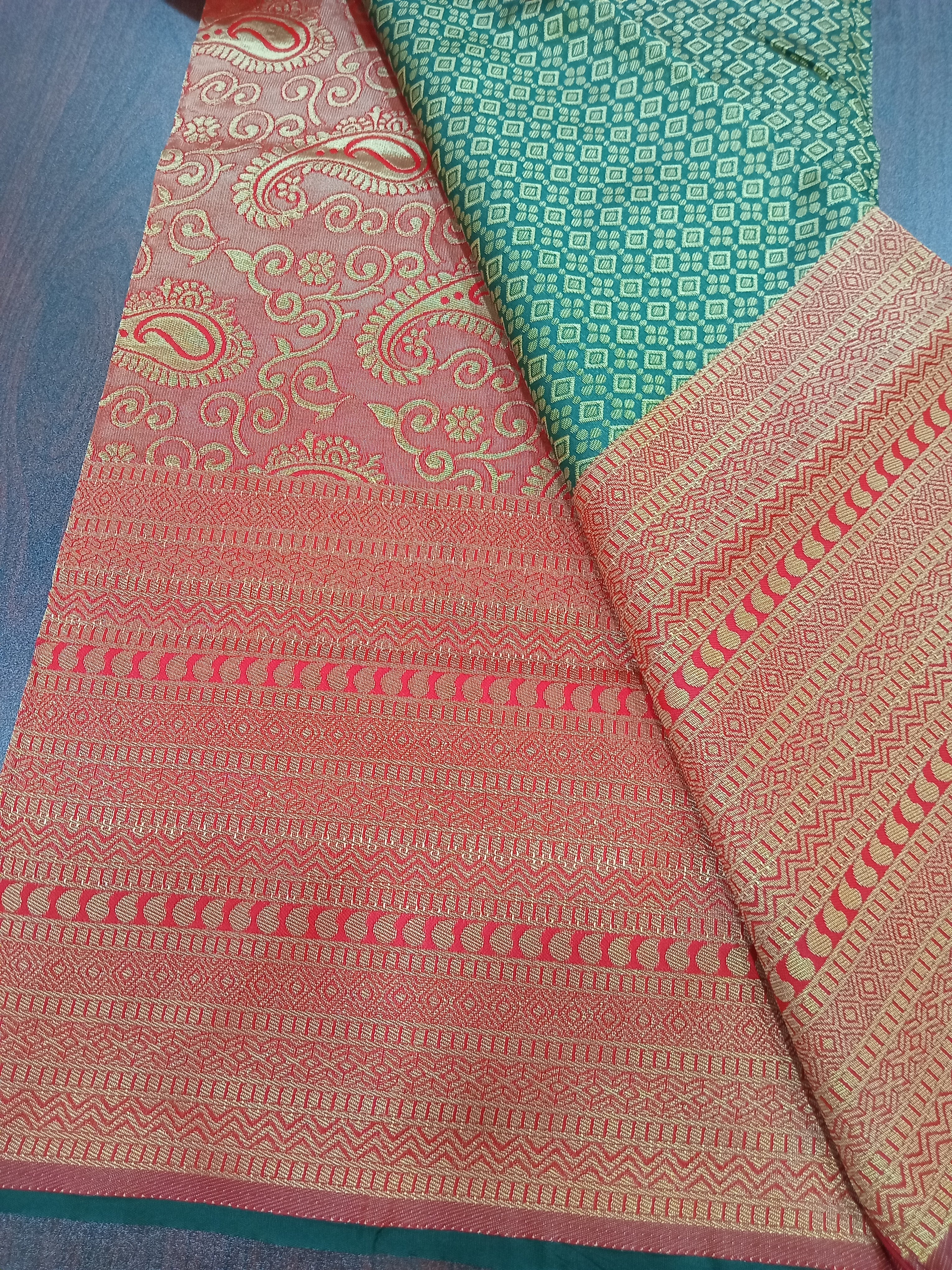 Silk Blend Butta Motif saree Light weight with golden silk threads with detailed Pallu