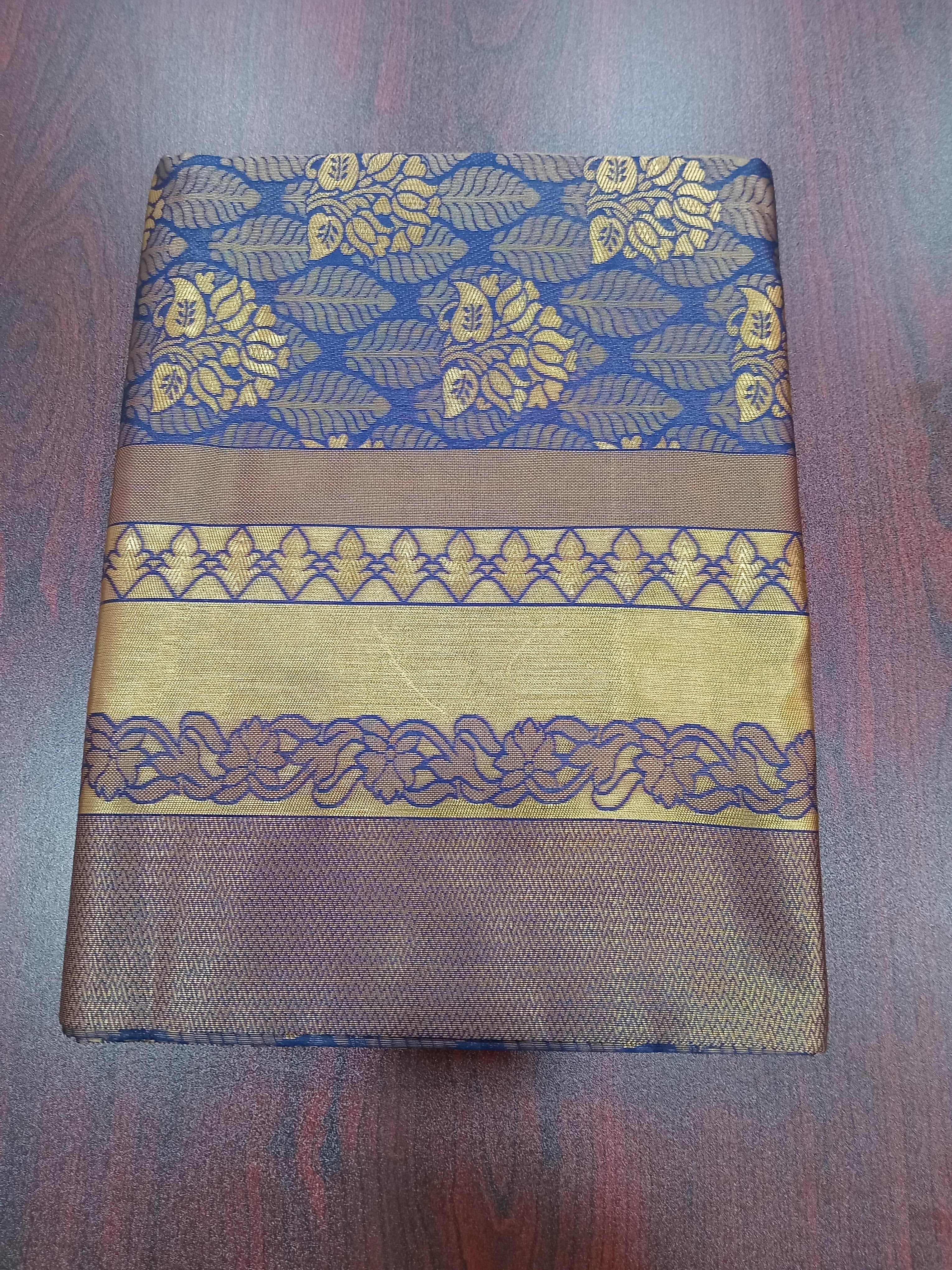 Silk Blend Butta Flower Motif saree Light weight with golden silk threads with detailed Pallu