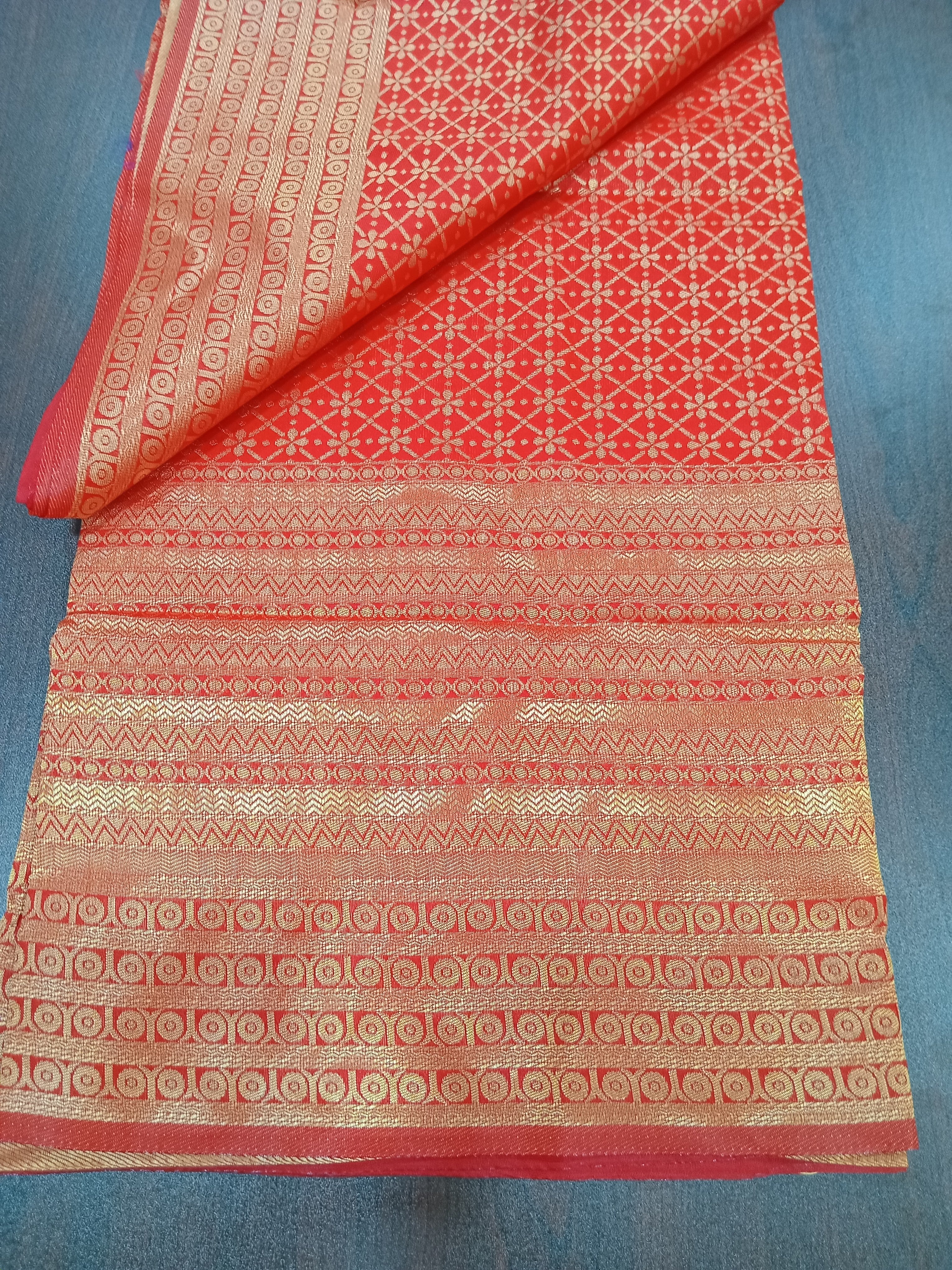 Silk Blend Butta Motif saree Light weight with golden silk threads with detailed Pallu