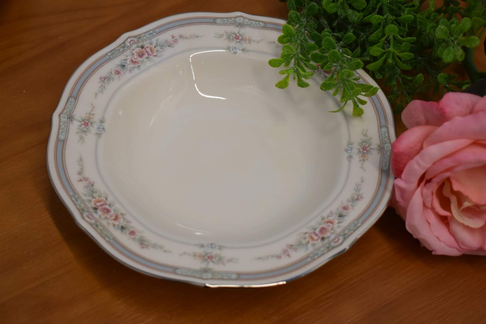 Noritake Rothschild Pattern - Porcelain Fine China - Round Vegetable Bowl
