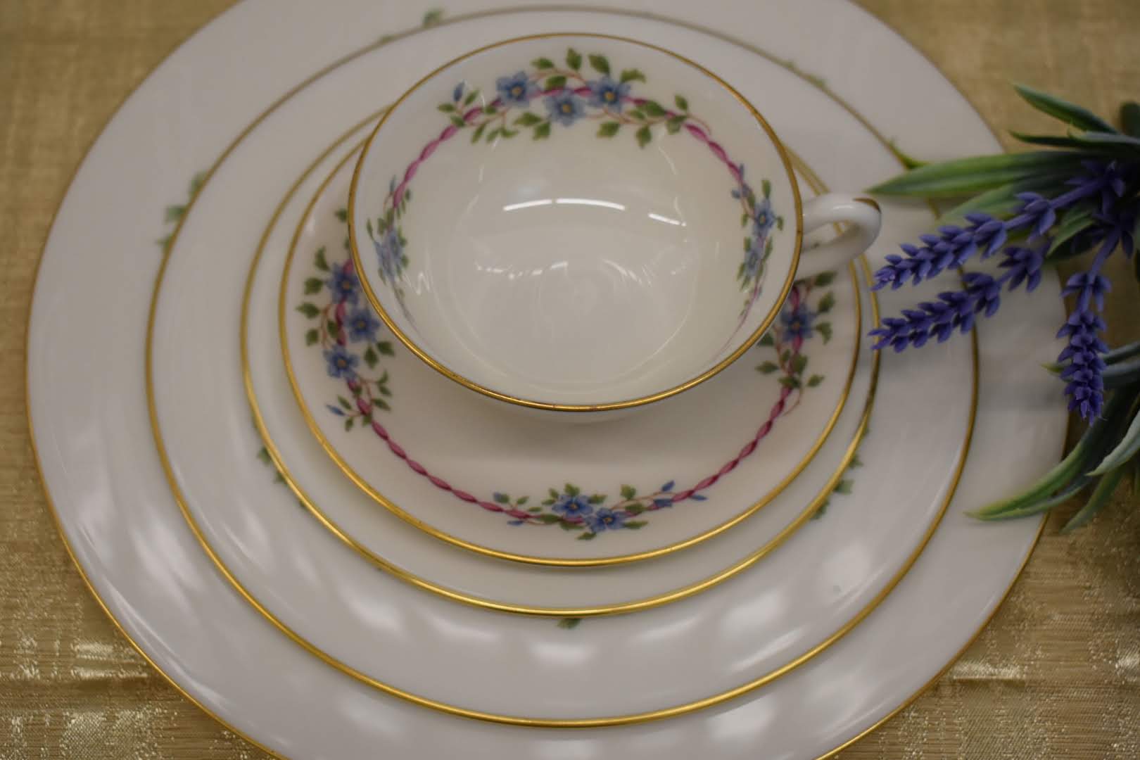 Lenox Belvidere - Fine Porcelain China - 20 Piece Dinnerware Set- Ivory Color