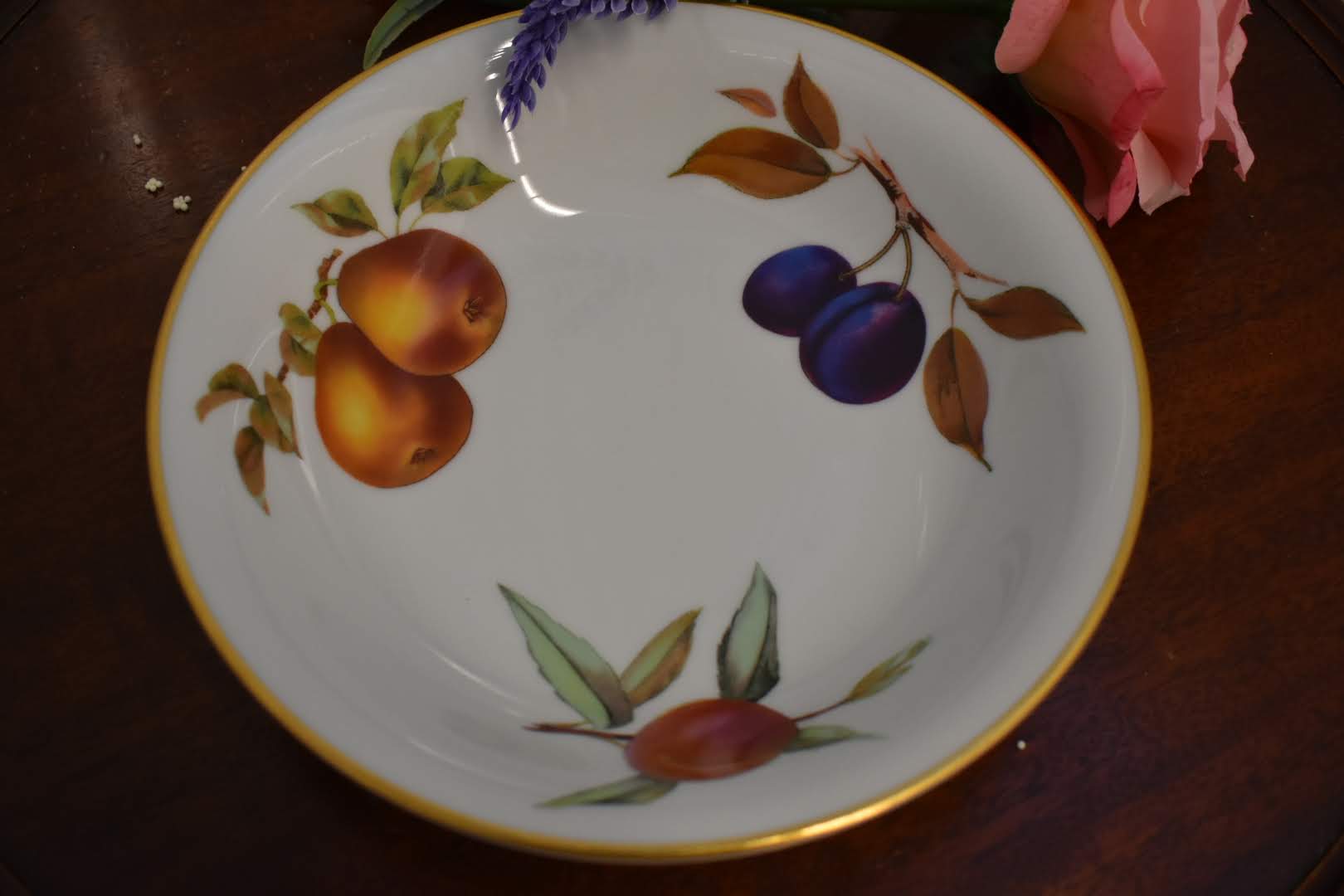 Royal Worchester Evesham - Porcelain Fine China - Vegetable Bowl - Gold Trim - From England