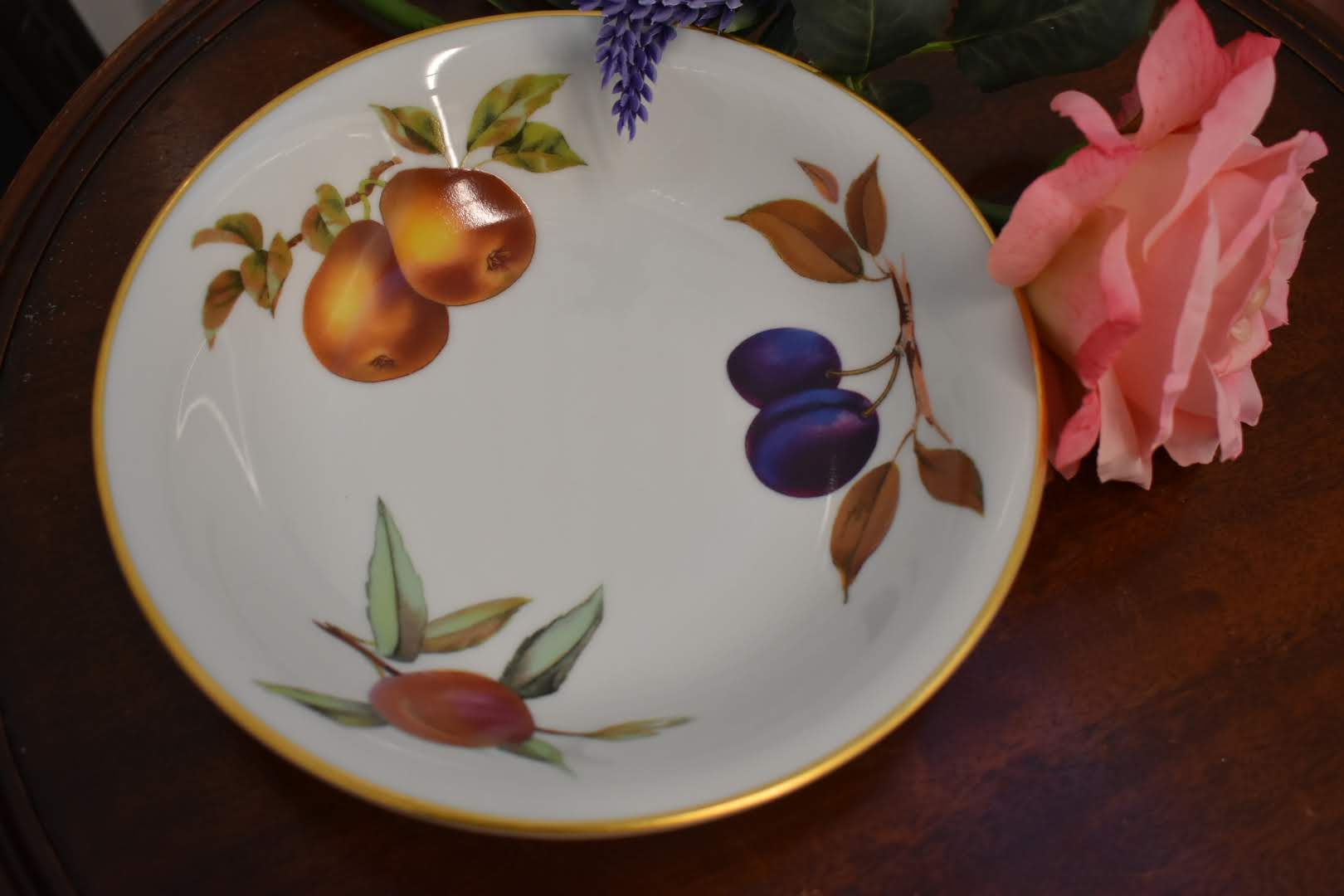 Royal Worchester Evesham - Porcelain Fine China - Vegetable Bowl - Gold Trim - From England