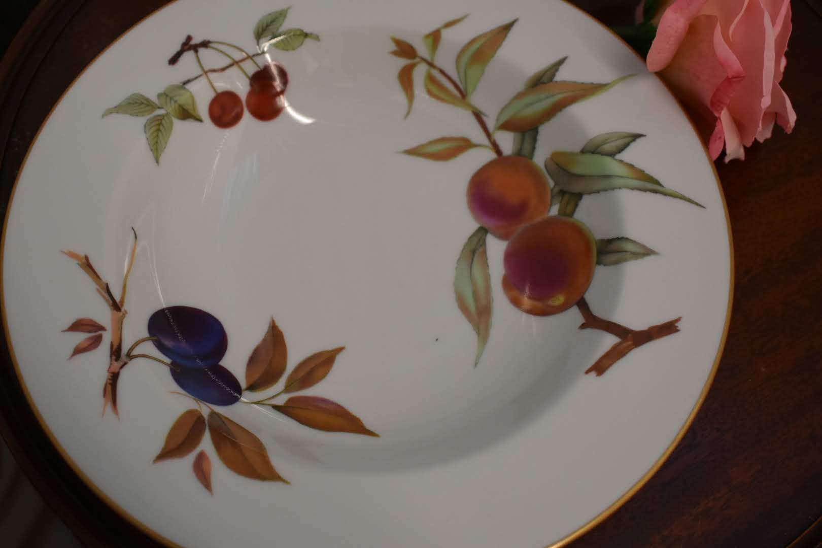 Royal Worchester Evesham - Fine Porcelain China - Vegetable Bowl - Gold Trim - From England