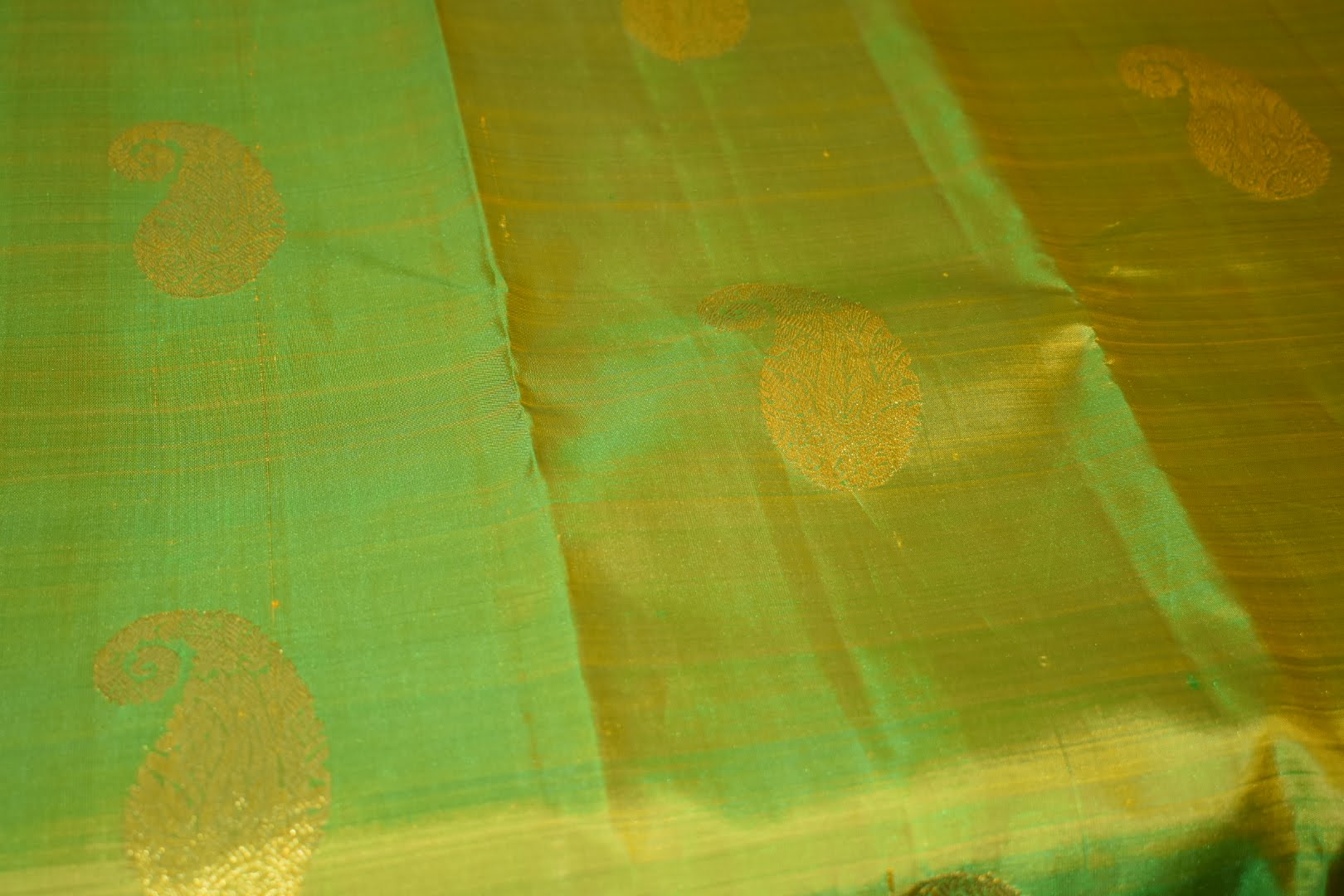 Green Two Tone Color - Pure South Silk Saree - Silk Zari Thread Pattern