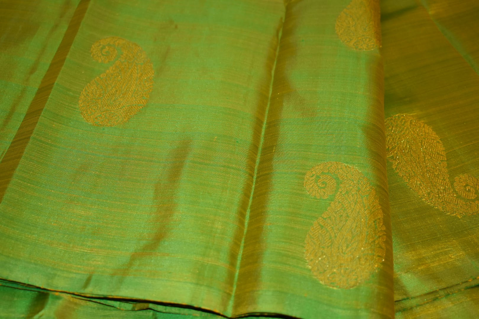 Green Two Tone Color - Pure South Silk Saree - Silk Zari Thread Pattern