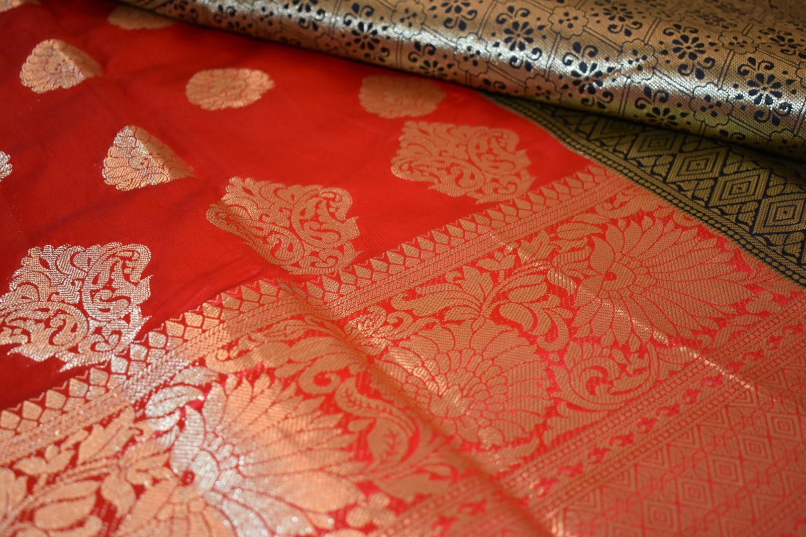 Silk Saree - Red Color - Contrast Pallu - Gold Zari And Silk Thread Floral Design