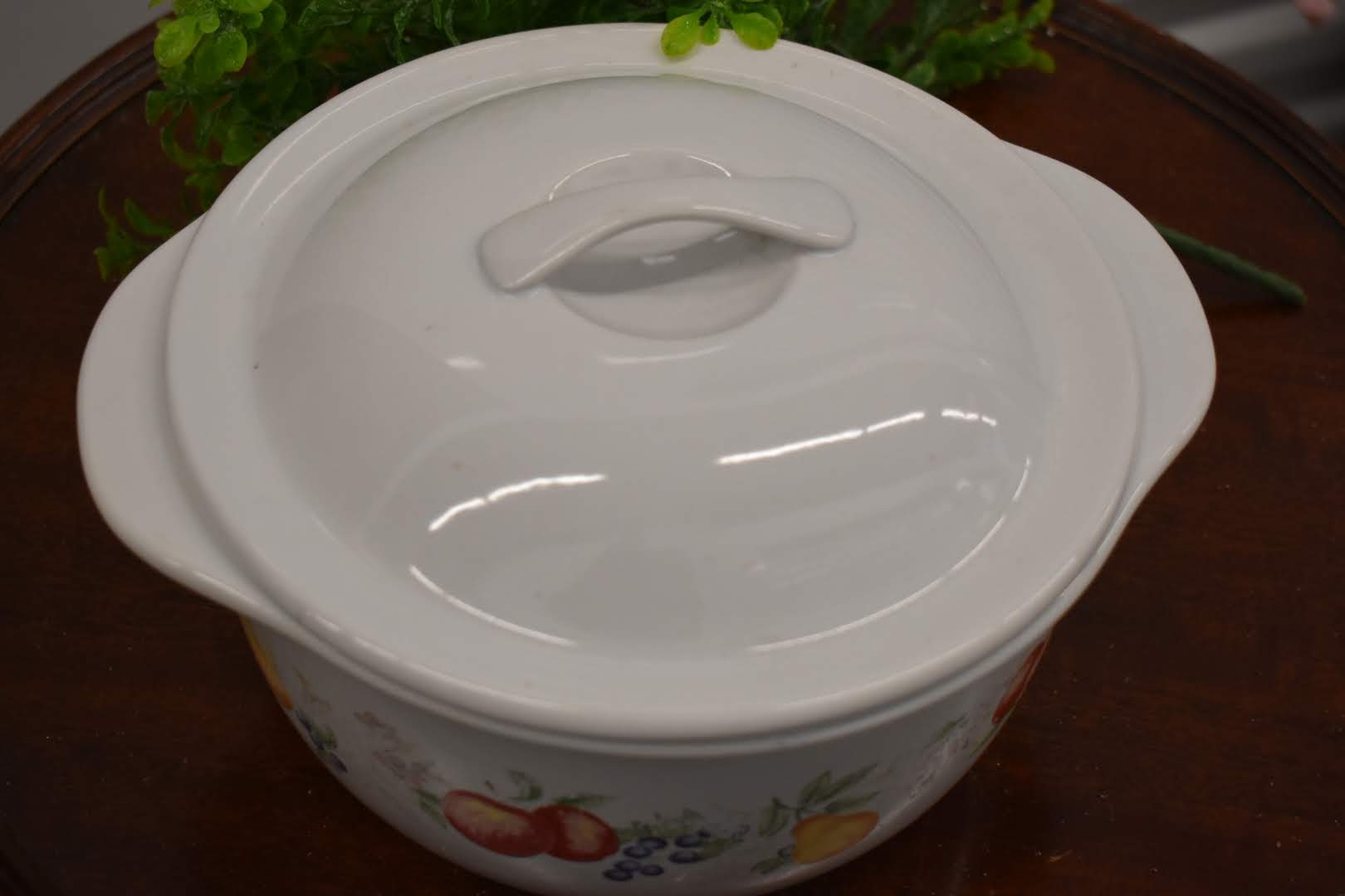 Corelle - Bright White Yellow Brown Color - Casserole Dish With Lid - Peaches and Berries Pattern