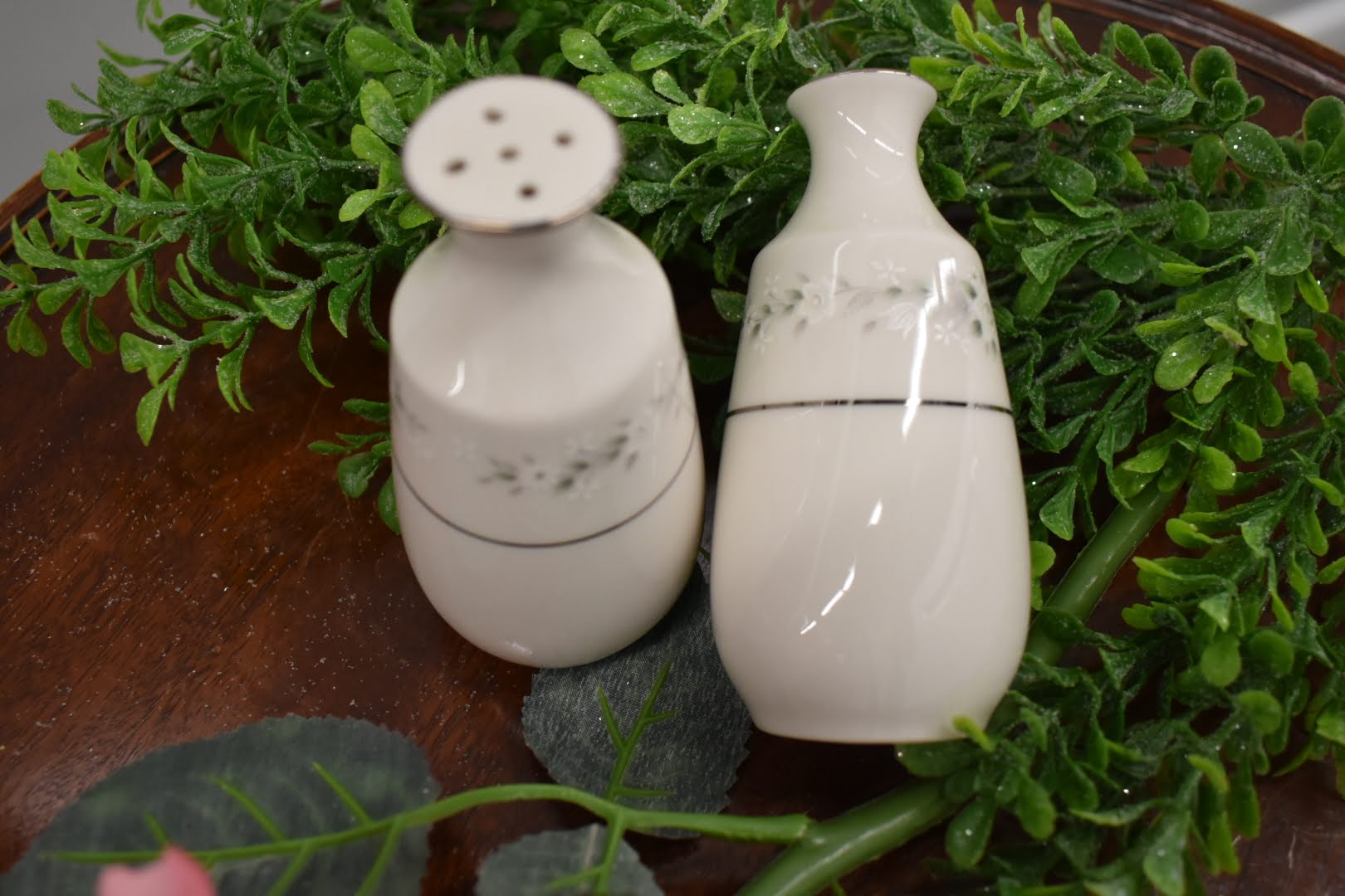 Noritake Heather - Porcelain Fine China -  Pastel Color - Salt & Pepper Shaker Set