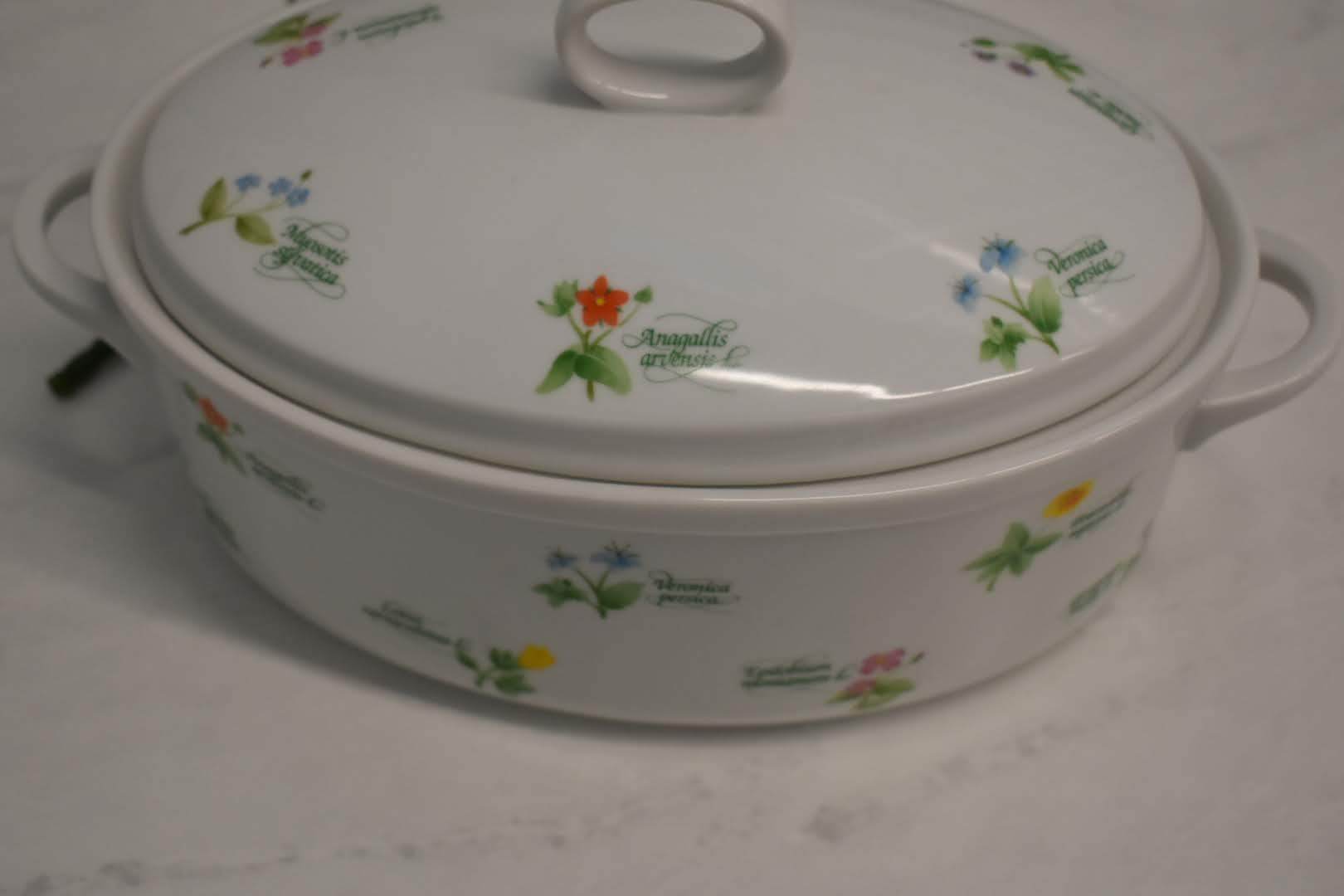Anchor Hocking Fine Porcelain China - Botanical Floral Pattern - Oval Casserole Dish / Soufflé Dish with Lid