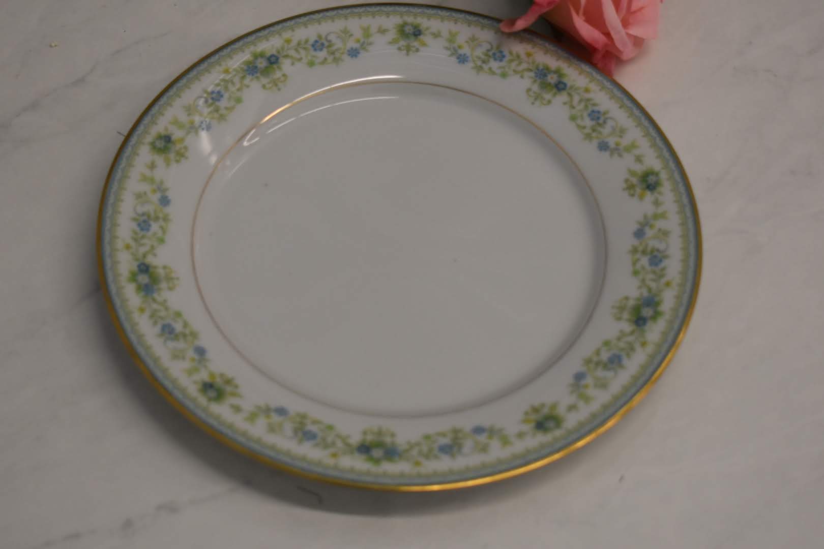 Noritake Contemporary Spring Meadow - Fine Porcelain China - Dinner Plate - Small Platter