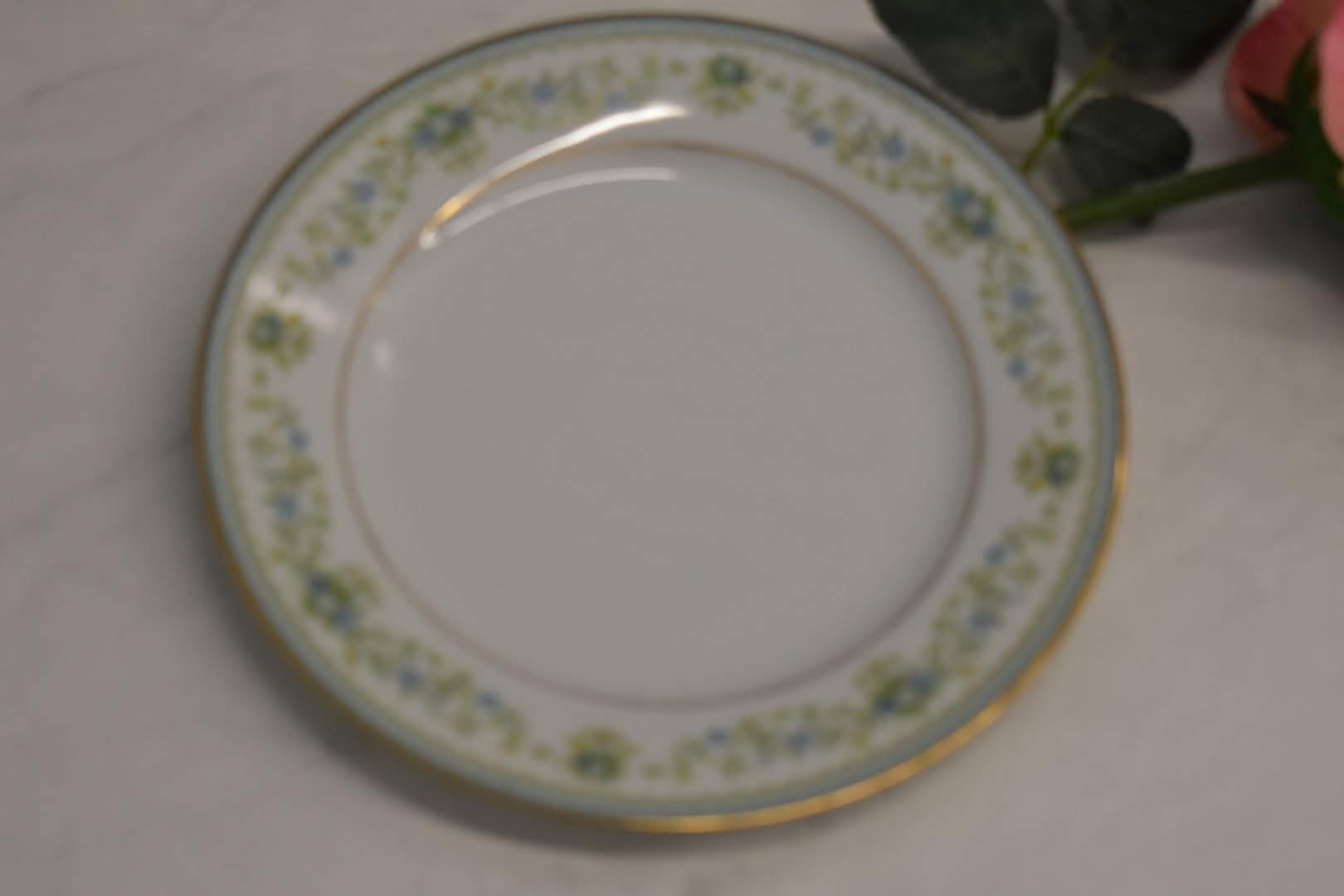 Noritake Contemporary Spring Meadow - Fine Porcelain China - Bread Sandwich Plate- Platter