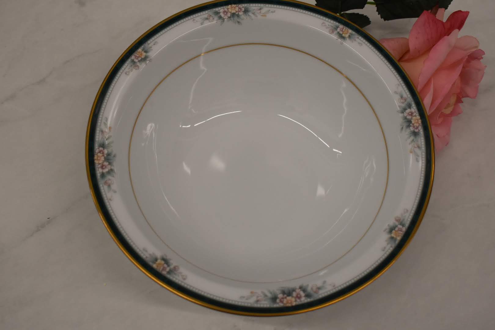 Noritake Landon - Fine Porcelain China - White Green Color - Round Vegetable Bowl