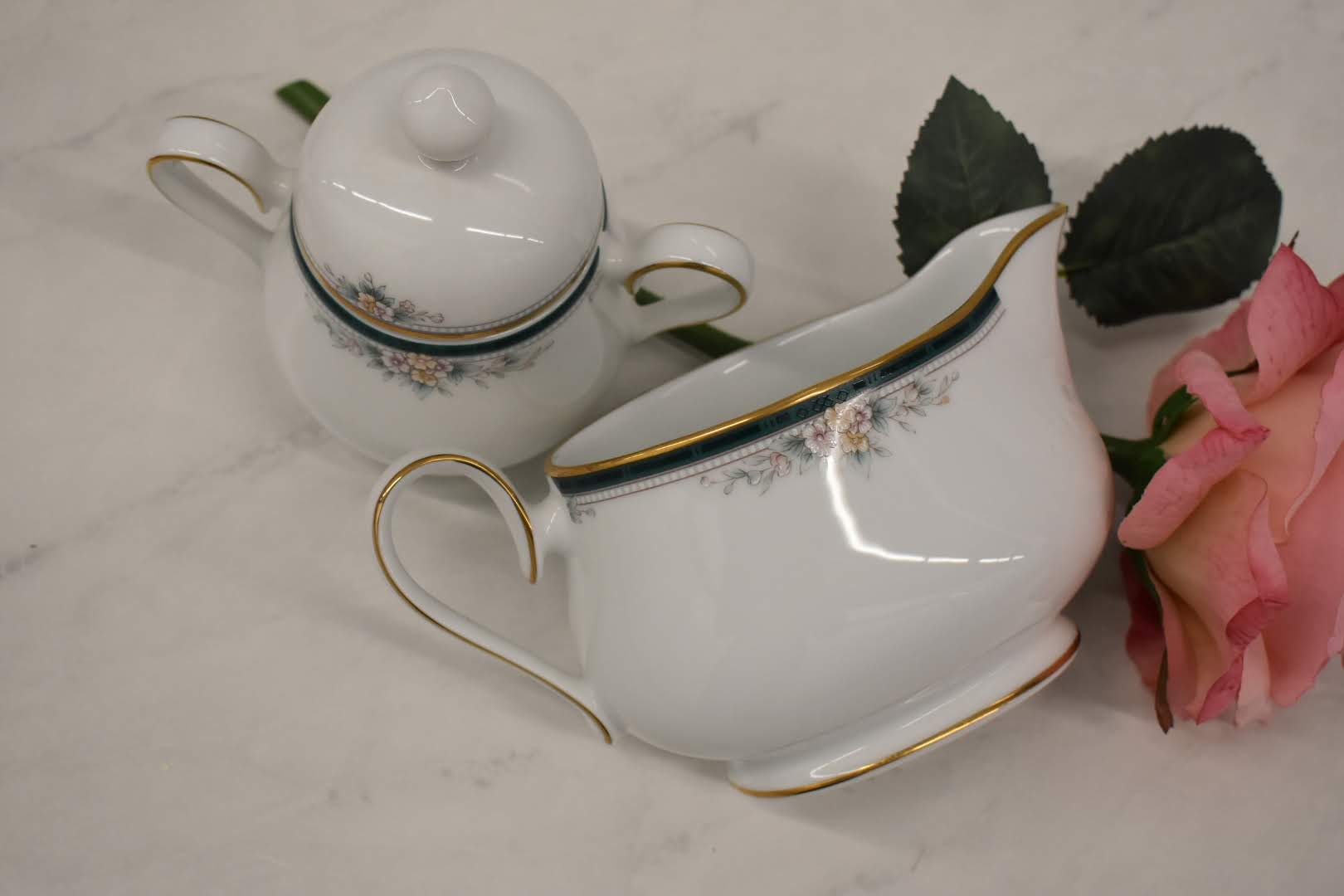 Noritake Landon - Fine Porcelain China - White Green Color - Sugar Bowl and Creamer or Gravy Boat Set