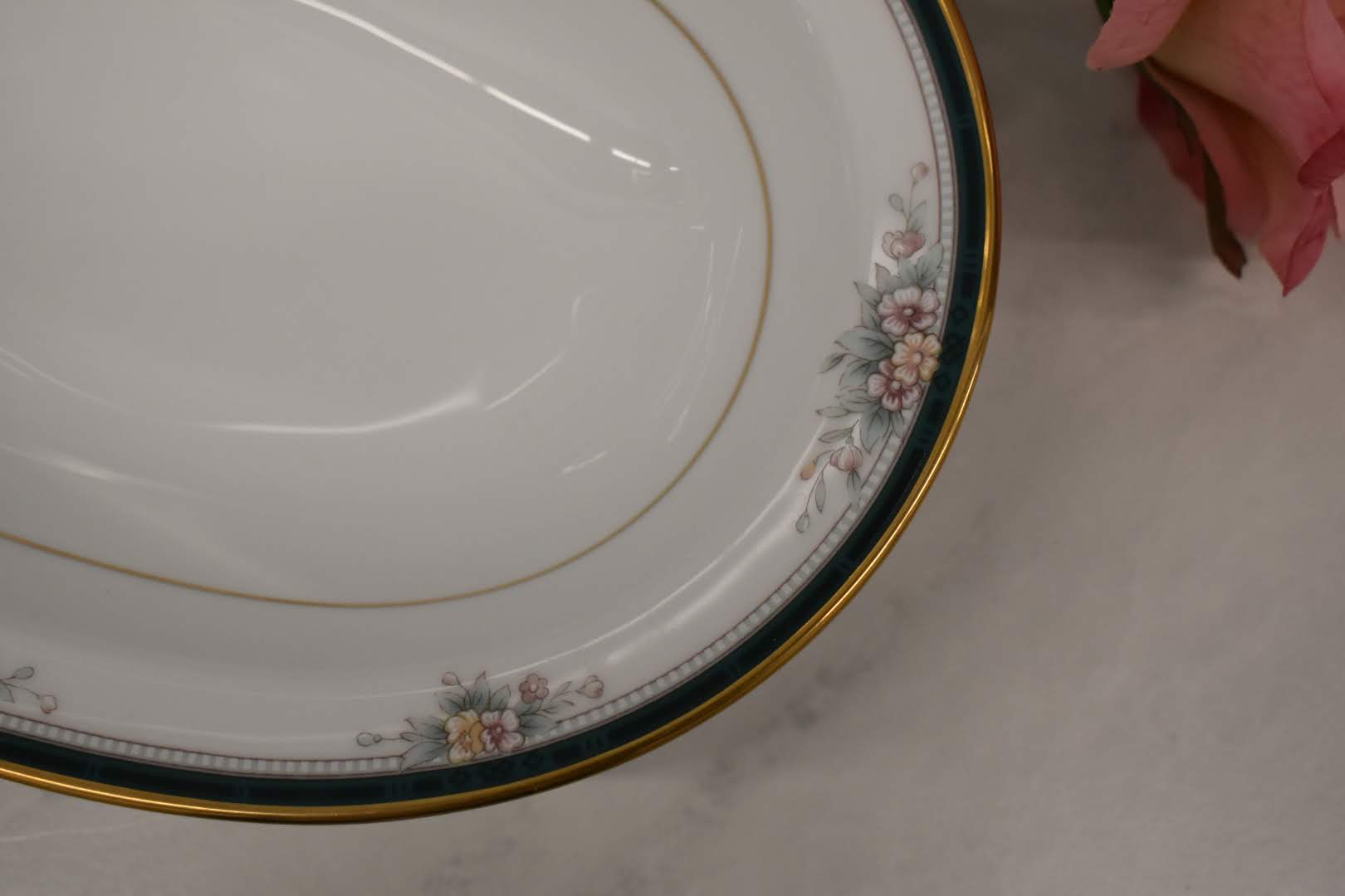 Noritake Landon - Fine Porcelain China - White Green Color - Oval Vegetable Bowl