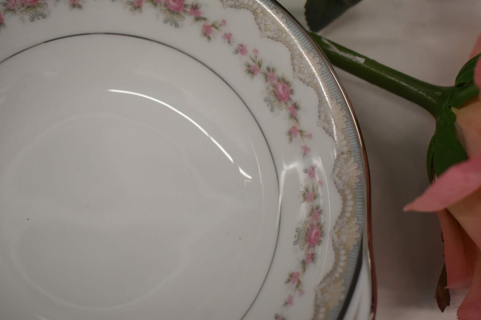 Noritake Glenwood - Fine Porcelain China - Platinum Rim - 5770 pattern - Small Round Vegetable Bowl with Handles