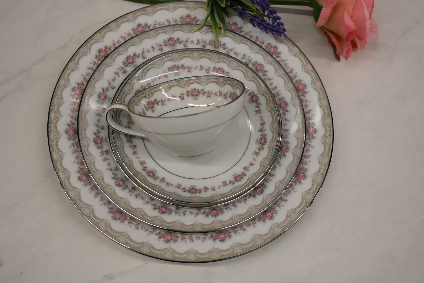 Noritake Glenwood - Fine Porcelain China - Platinum Rim - 5770 pattern- 5 piece Dinner Set