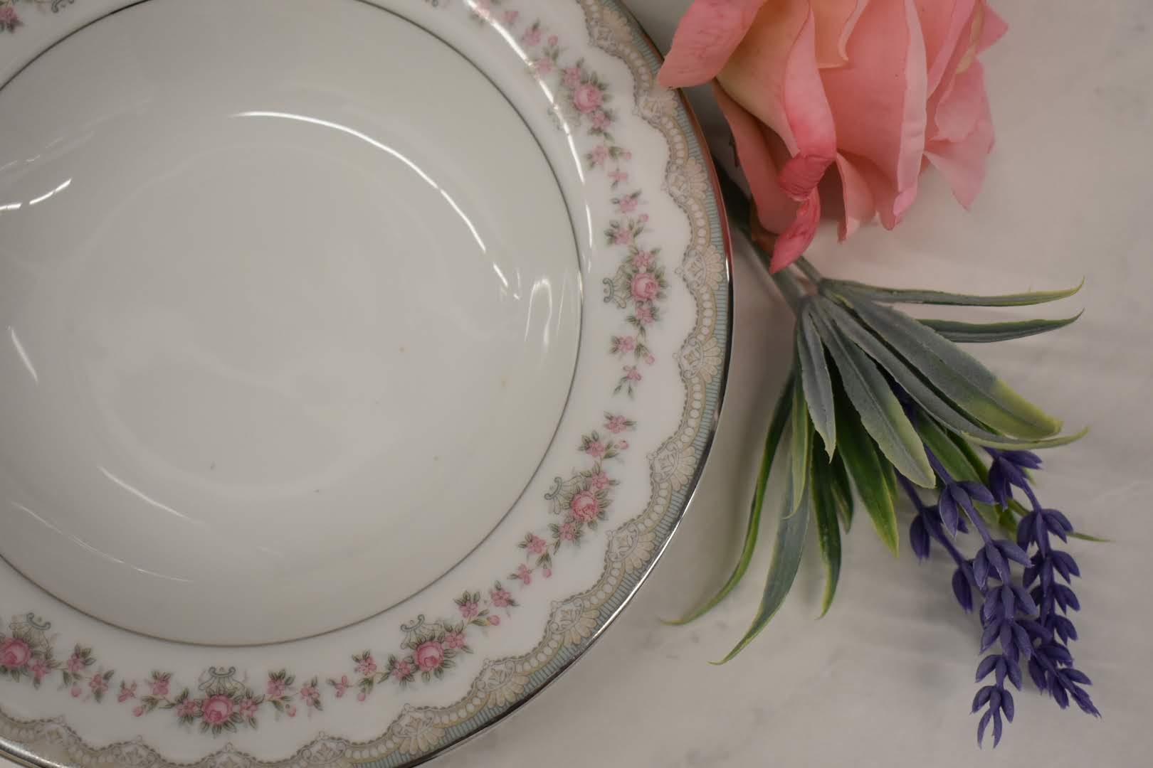 Noritake Glenwood - Fine Porcelain China - Platinum Rim - 5770 pattern - Round Vegetable Bowl